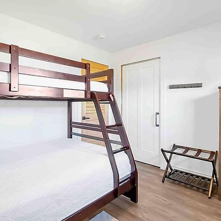 2 Bedroom Getaway On The River/Close To Marina Belle River ภายนอก รูปภาพ