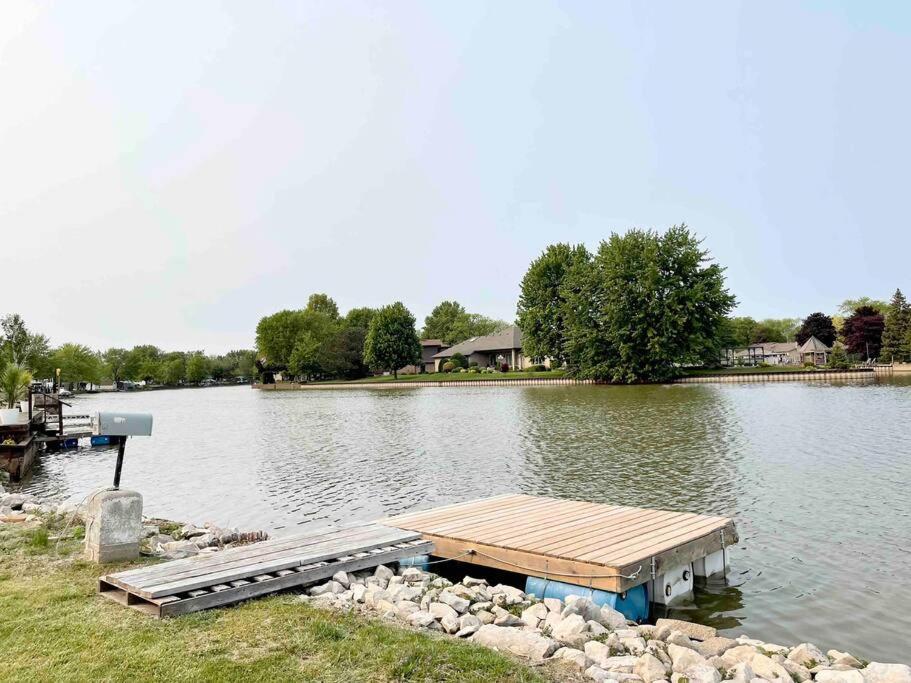 2 Bedroom Getaway On The River/Close To Marina Belle River ภายนอก รูปภาพ